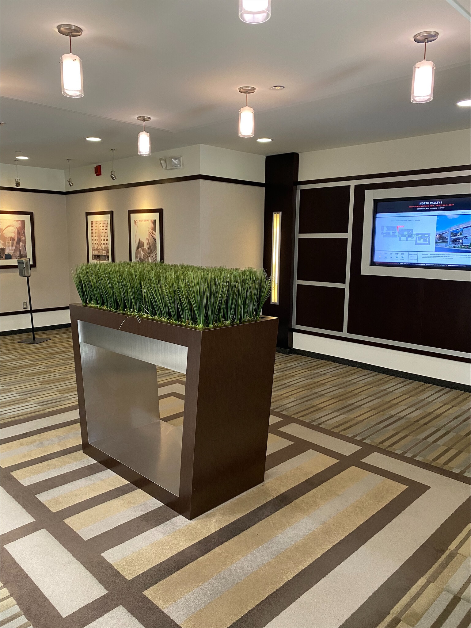 30500 Northwestern Hwy, Farmington Hills, MI à louer Photo intérieure– Image 1 sur 6