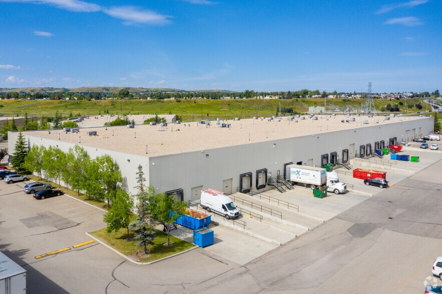 7902-7944 10th St NE, Calgary, AB à louer - Aérien – Image 3 sur 7