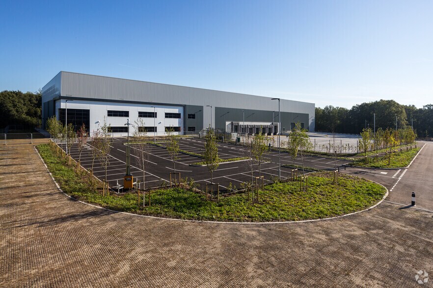 St Mowden Park, Crawley à louer - Photo de l’immeuble – Image 2 sur 32