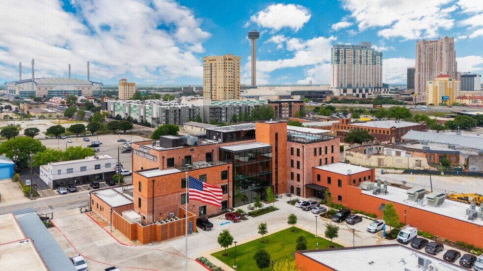 1305 E Houston St, San Antonio, TX à louer - Photo de l’immeuble – Image 1 sur 14