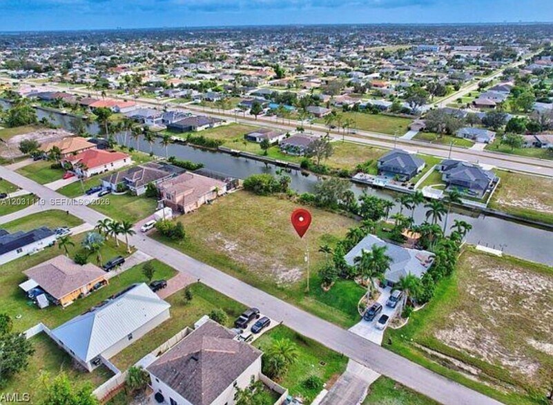 3407 NW 46th Ln, Cape Coral, FL à vendre - Photo principale – Image 1 sur 3