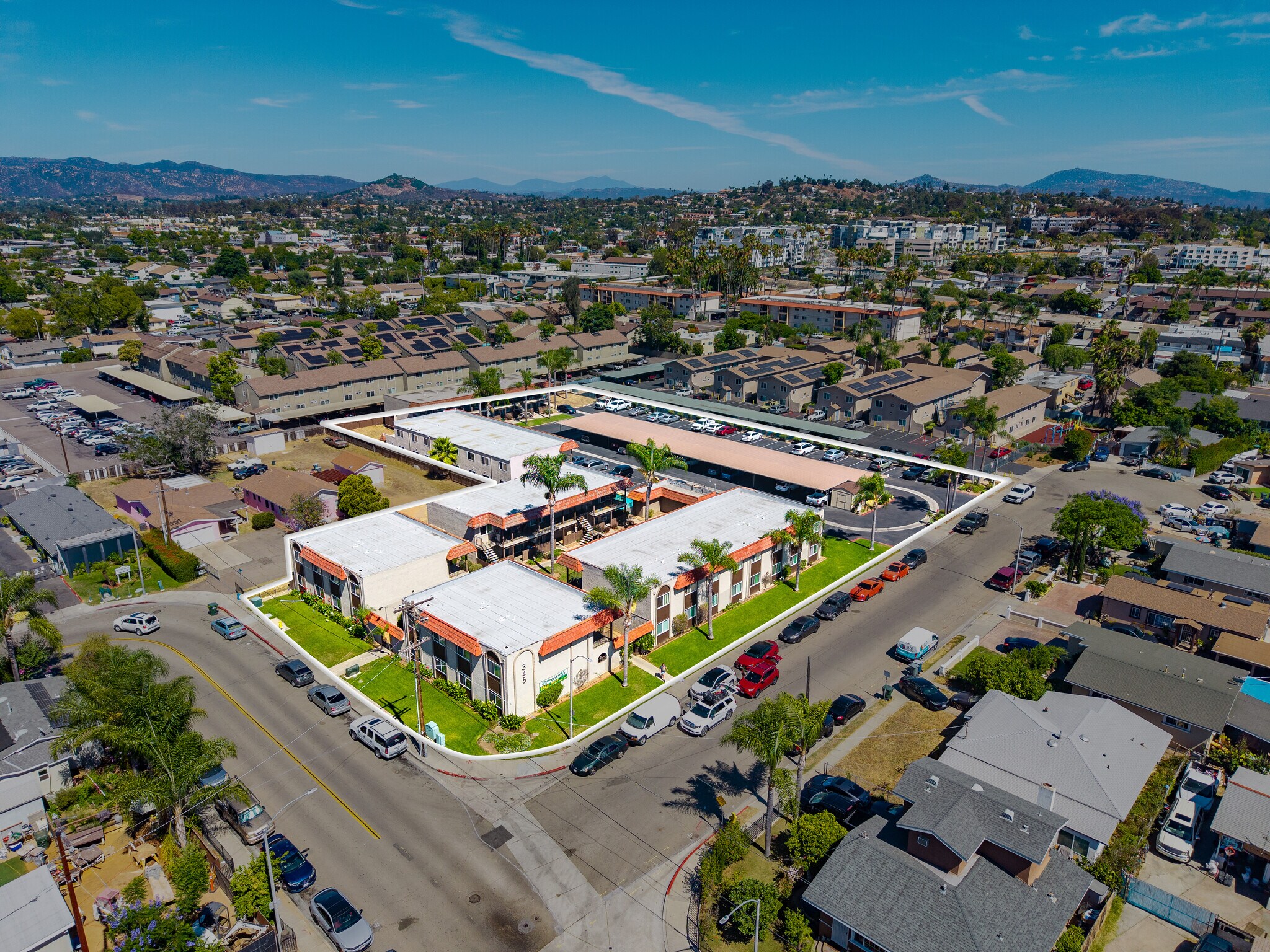 345 E Park Ave, Escondido, CA à vendre Photo de l’immeuble– Image 1 sur 17