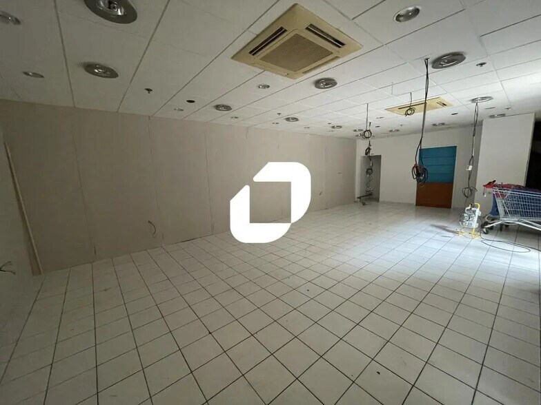 Local commercial dans Châlons-en-Champagne à louer - Photo de l’immeuble – Image 2 sur 4