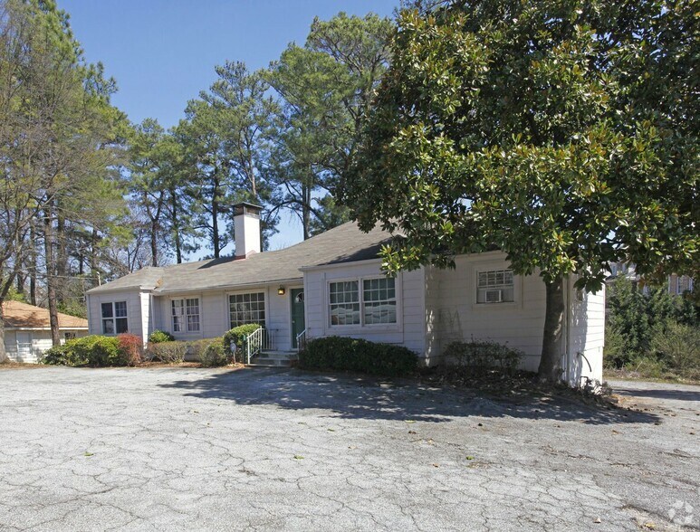 1799 Clairmont Rd, Decatur, GA à vendre - Photo de l’immeuble – Image 3 sur 5