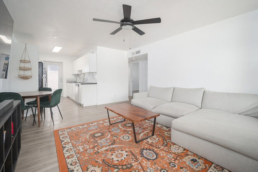 4401 N 21st St, Phoenix, AZ à vendre - Photo de l’immeuble – Image 2 sur 15