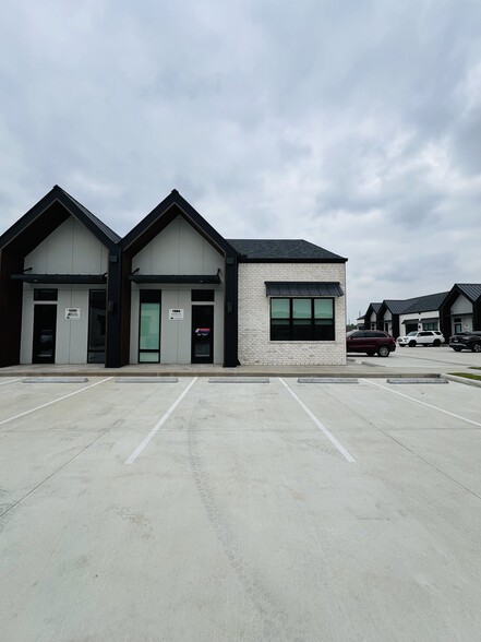 1325 Main St, Katy, TX à louer - Photo de l’immeuble – Image 1 sur 16