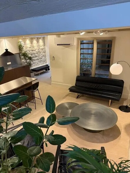 12 Rue Nollet, Paris à vendre - Photo de l’immeuble – Image 2 sur 11