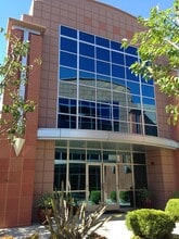 8175 E Kaiser Blvd, Anaheim, CA à louer Photo de l’immeuble– Image 1 sur 7