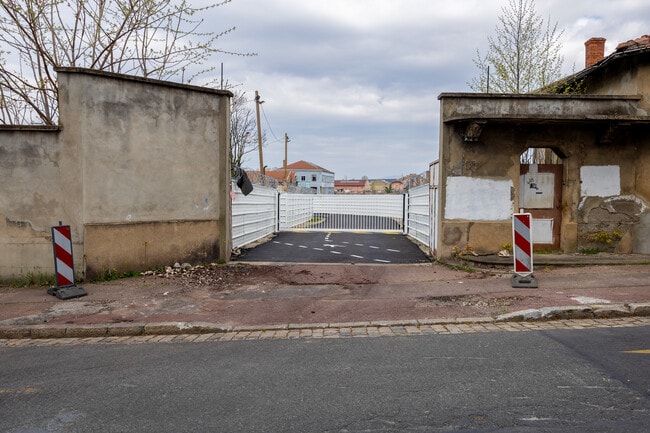 Plus de détails pour 2 Rue Eugène Maréchal, Vénissieux - Local d'activités à louer