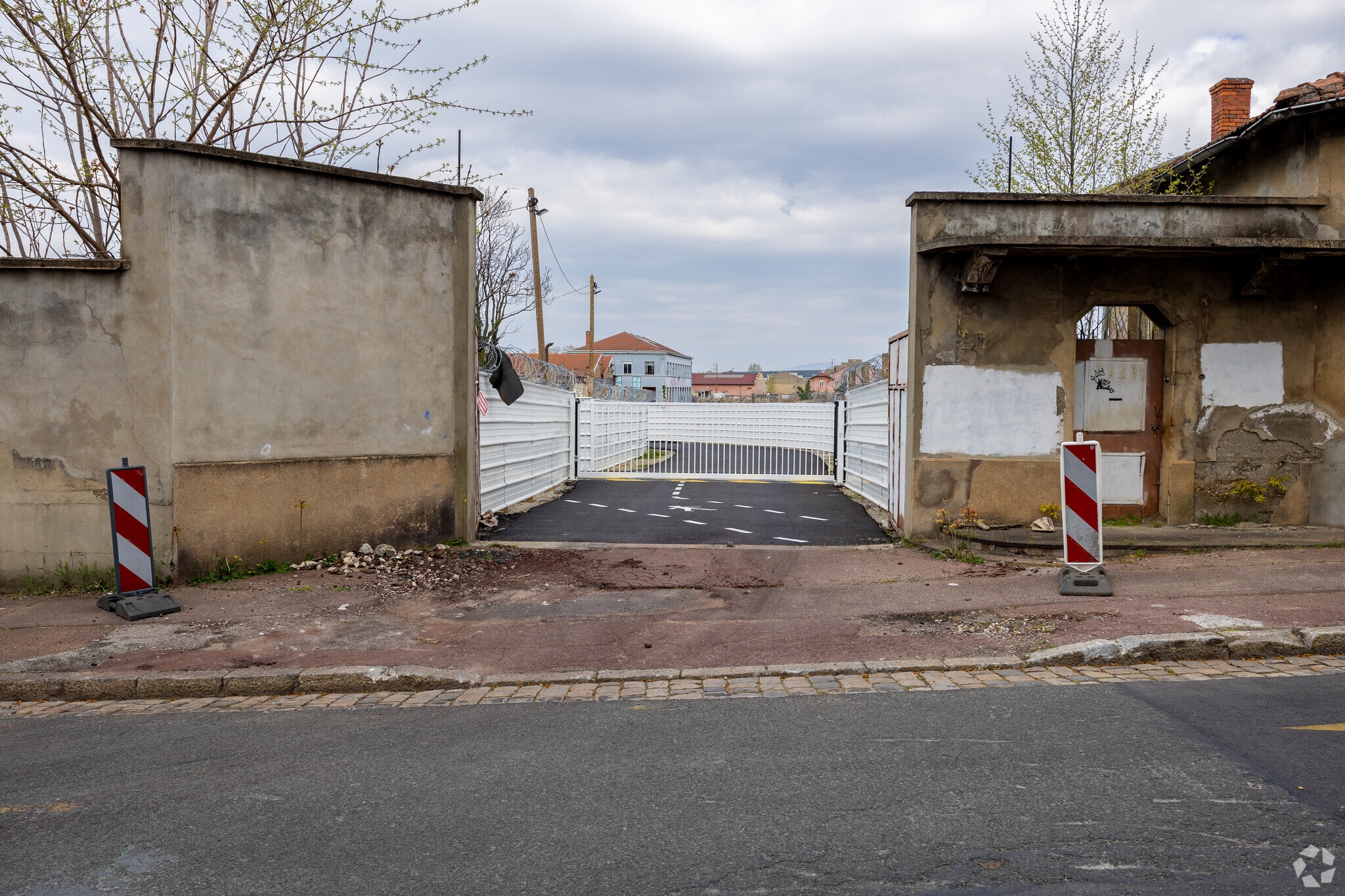 2 Rue Eugène Maréchal, Vénissieux à louer Photo principale– Image 1 sur 3