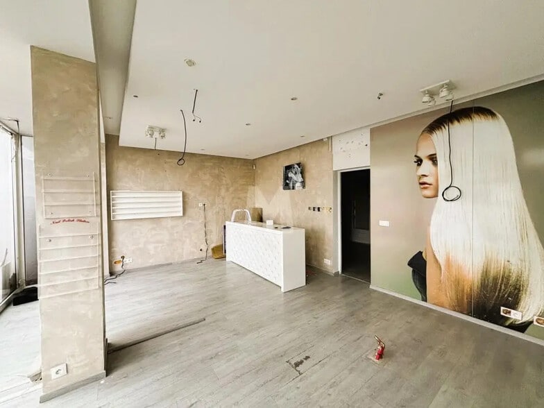 Local commercial dans Sainte-Geneviève-des-Bois à louer - Photo de l’immeuble – Image 2 sur 8