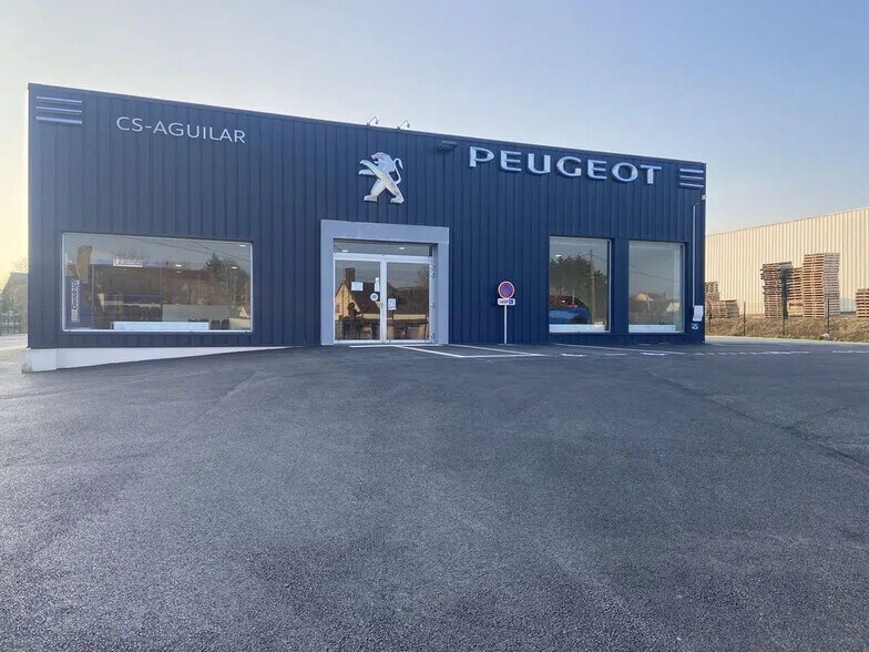 Local d'activités dans Châteauneuf-en-Thymerais à vendre - Photo de l’immeuble – Image 2 sur 6