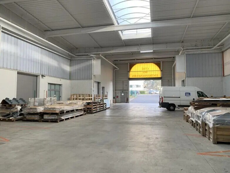 Local d’activités dans Palaiseau à louer - Photo intérieure – Image 2 sur 8
