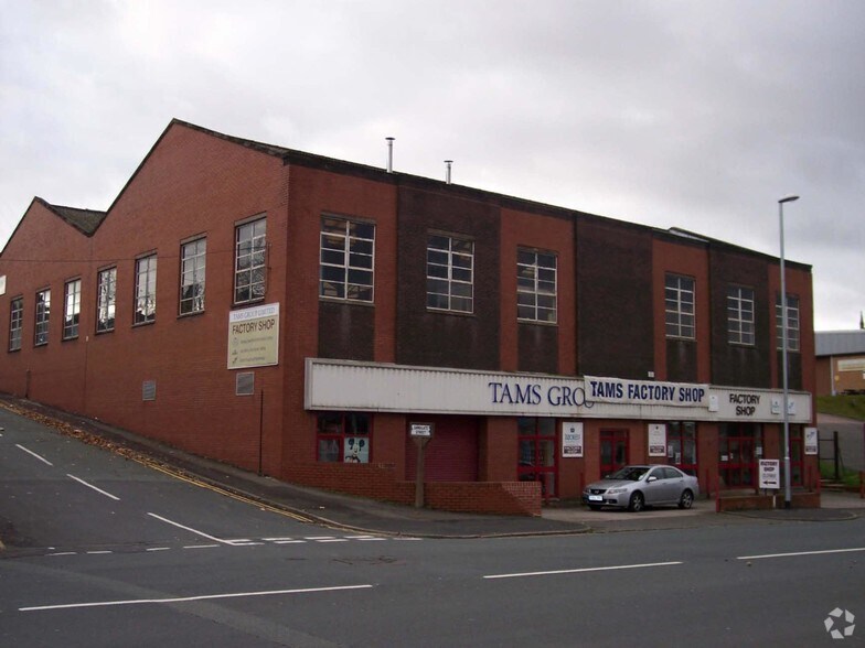 Former Robust UK Premises portefeuille de 2 biens à vendre sur LoopNet.fr - Photo de l’immeuble – Image 2 sur 2