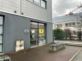 Plus de détails pour Local d'activités à louer