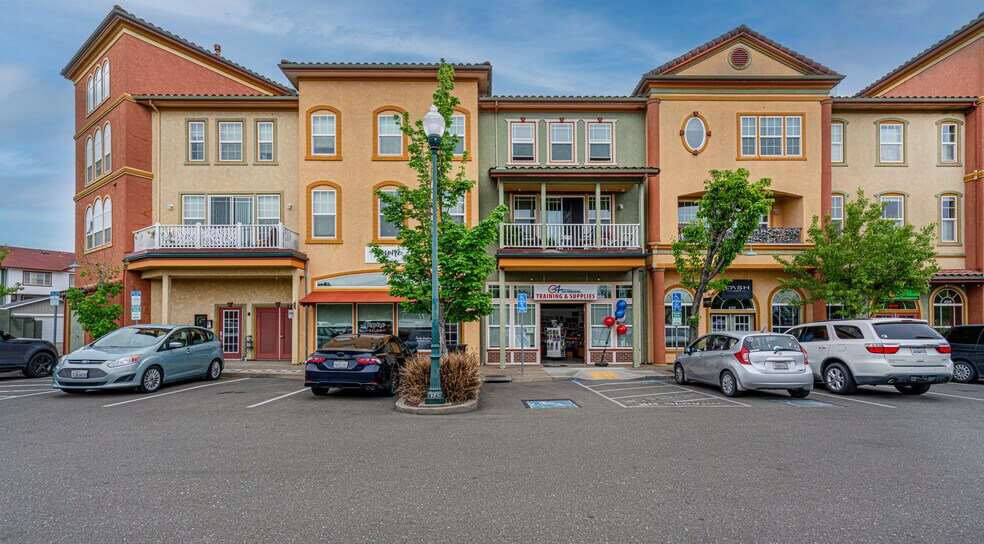 434-432 Emily Rose Cir, Windsor, CA à vendre - Photo de l’immeuble – Image 2 sur 63