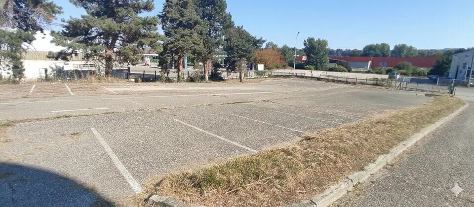 Terrain dans La Tour-du-Pin à louer Photo principale– Image 1 sur 4