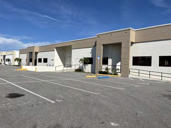 2500-2520 118th Ave, Saint Petersburg, FL à louer - Photo de l’immeuble – Image 2 sur 6