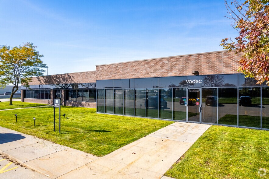 4400-4498 SW 114th St, Urbandale, IA à louer - Photo de l’immeuble – Image 3 sur 5