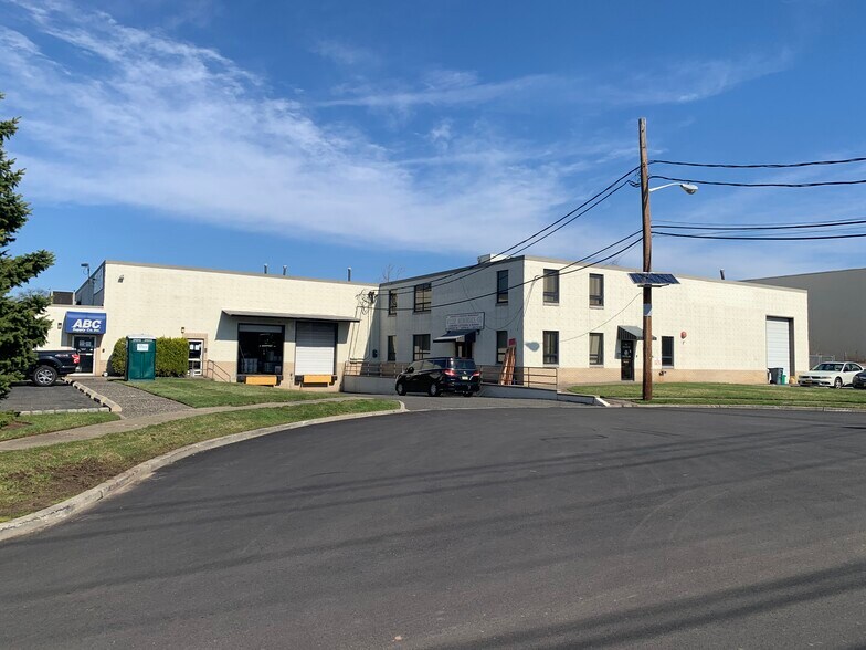 45 Samworth Rd, Clifton, NJ à louer - Photo de l’immeuble – Image 2 sur 7