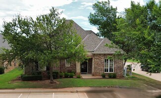 Plus de détails pour 1701 W 33rd St, Edmond, OK - Bureau à vendre