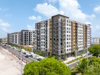 Plus de détails pour 952 E 26th St, Hialeah, FL - Local commercial à louer