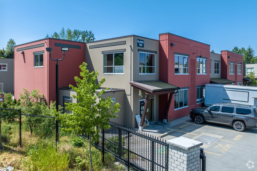 12835 Lilley Dr, Maple Ridge, BC à louer - Photo de l’immeuble – Image 2 sur 8