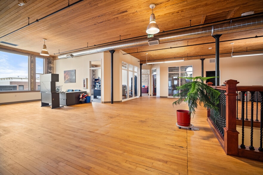 211 N Franklin St, Port Washington, WI à louer - Photo intérieure – Image 3 sur 68
