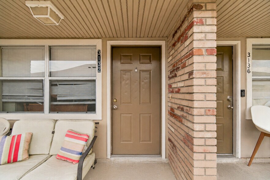 3132 Bloomingdale Villas Ct, Brandon, FL à vendre - Photo de l’immeuble – Image 3 sur 92
