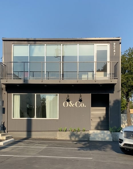 2247 Sylvan Ave, Dallas, TX à vendre - Photo principale – Image 1 sur 9