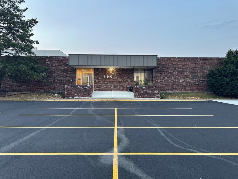 1901 Raymond Dr, Northbrook, IL à louer - Photo de l’immeuble – Image 3 sur 15