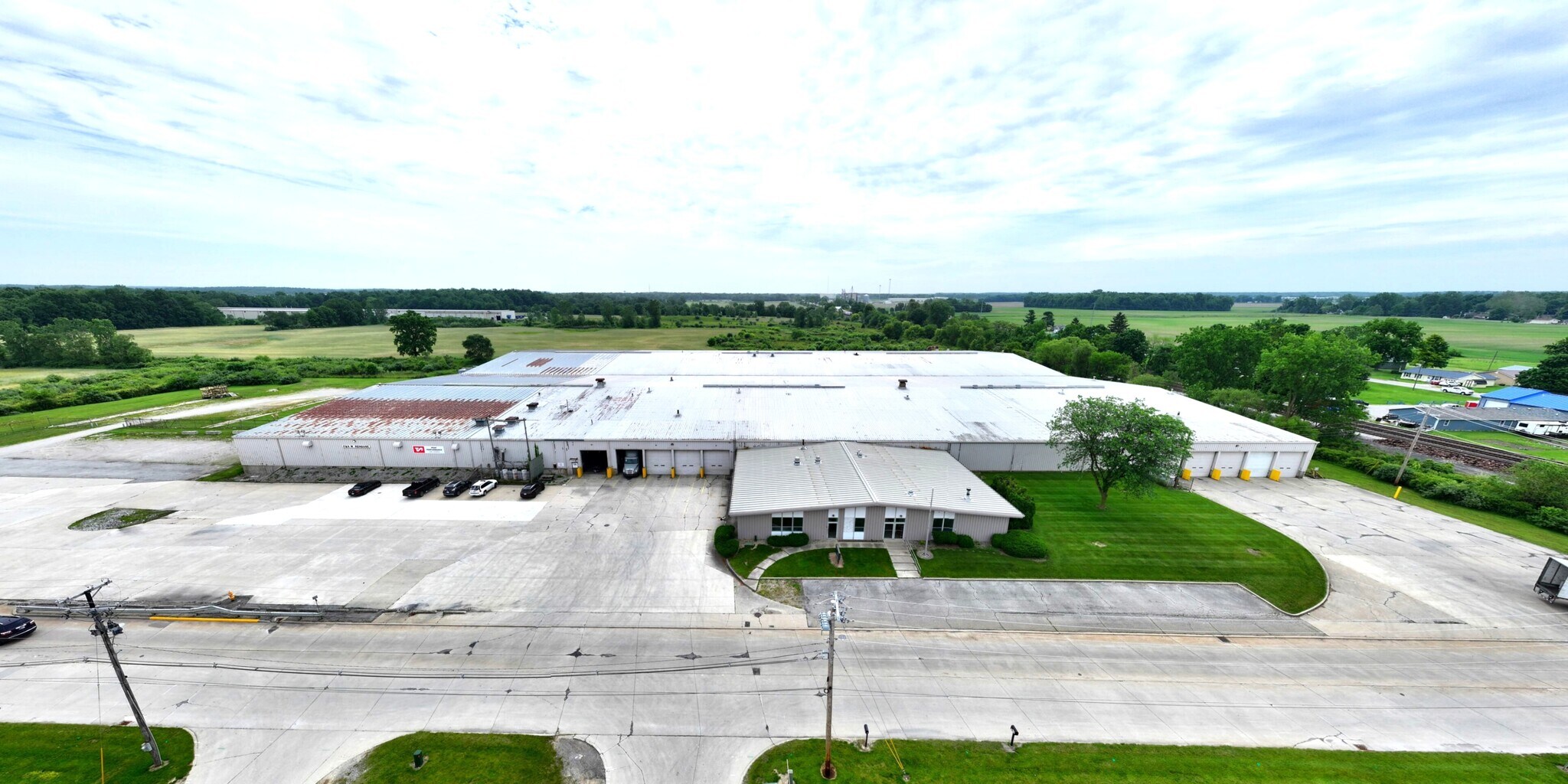 301 N Taylor Rd, Garrett, IN à louer Photo de l’immeuble– Image 1 sur 12