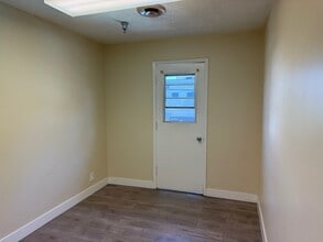 3200 Santa Monica Blvd, Santa Monica, CA à louer Photo intérieure– Image 2 sur 13