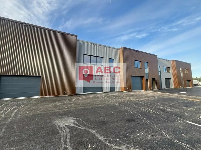 Local d'activités dans Vailhauquès à vendre - Photo de l’immeuble – Image 1 sur 3