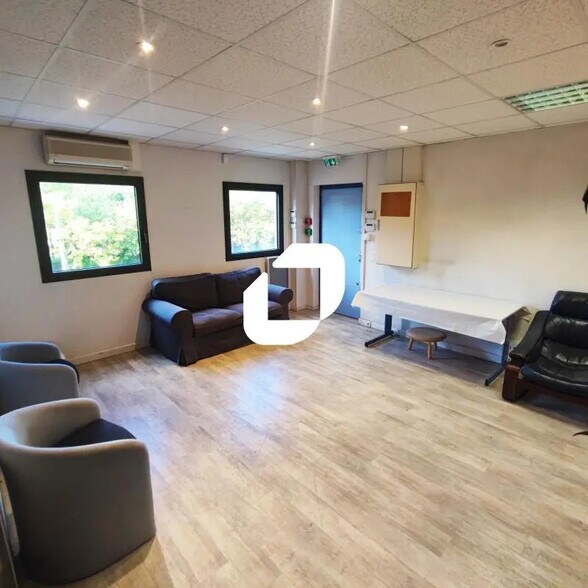 Bureau dans Boissy-Saint-Léger à vendre - Photo de l’immeuble – Image 2 sur 5