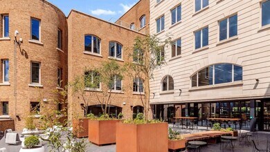 58 St. Katharines Way, Londres à louer Photo de l’immeuble– Image 2 sur 12