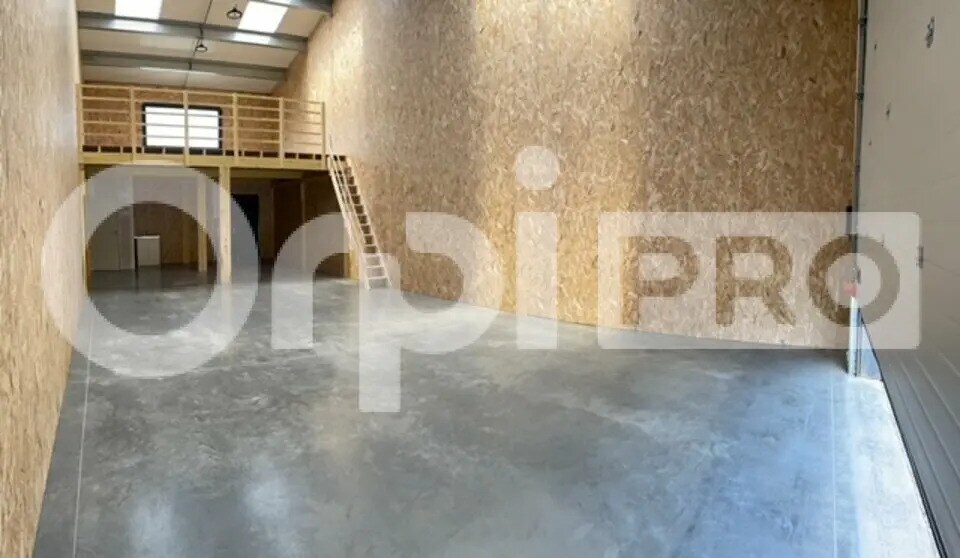 Local d’activités dans Frontenas à louer - Photo de l’immeuble – Image 3 sur 10