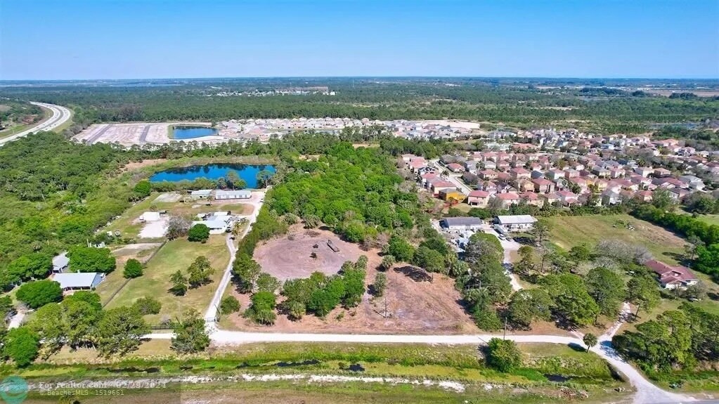 Orange Ave, Fort Pierce, FL à vendre Photo de l’immeuble– Image 1 sur 14