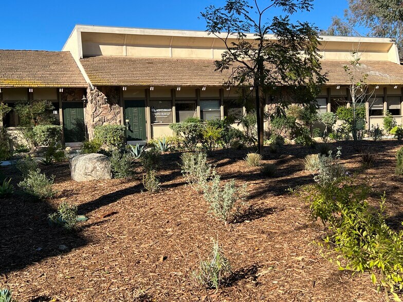 2021 Sperry Ave, Ventura, CA à louer - Photo de l’immeuble – Image 3 sur 17