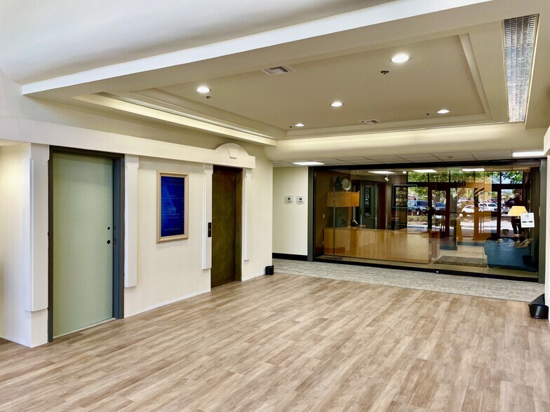 2605-2623 Thomas Dr, Panama City, FL à louer - Hall d’entrée – Image 3 sur 4