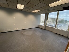 9933 Lawler Ave, Skokie, IL à louer Photo intérieure– Image 1 sur 4
