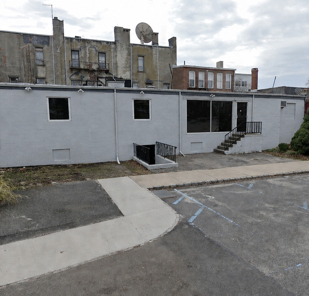 46-48 W Main St, Riverhead, NY à vendre Photo de l’immeuble– Image 1 sur 2