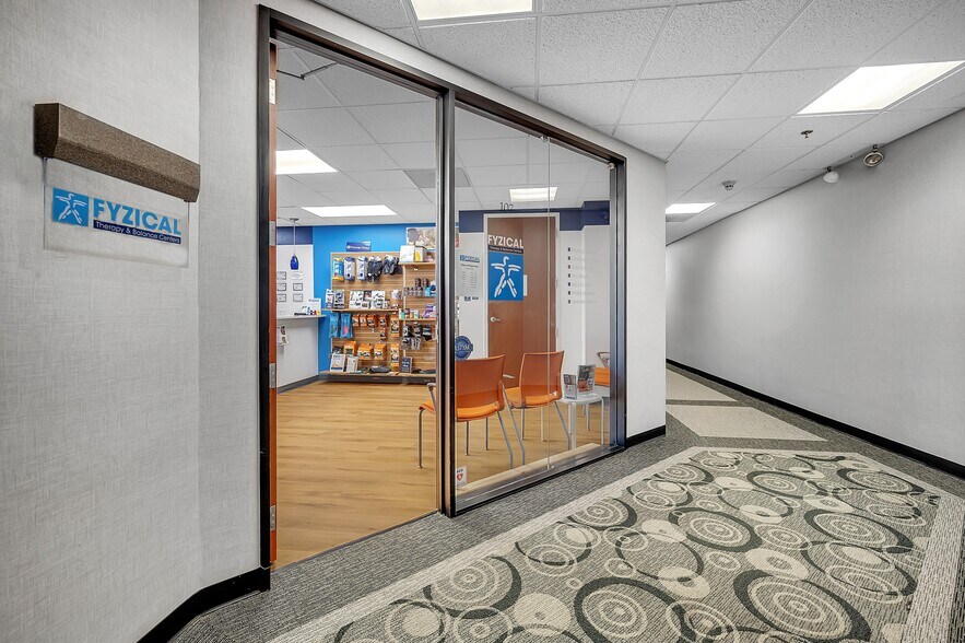 1751 S Naperville Rd, Wheaton, IL à louer - Photo de l’immeuble – Image 3 sur 18