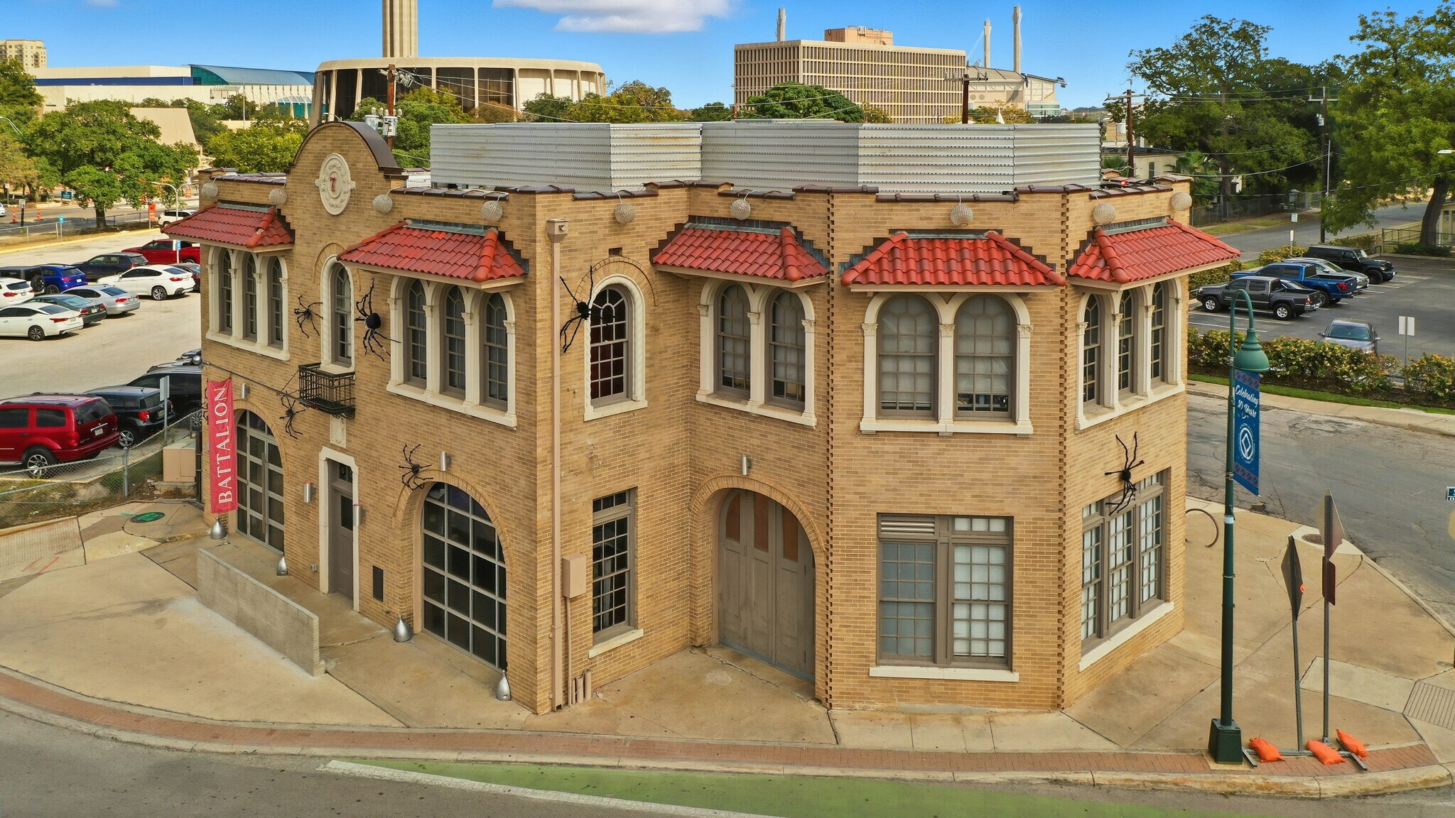 604 S Alamo St, San Antonio, TX à louer Photo de l’immeuble– Image 1 sur 28