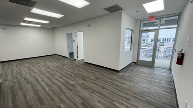 3042 NW 73rd St, Miami, FL à louer Photo de l’immeuble– Image 1 sur 3