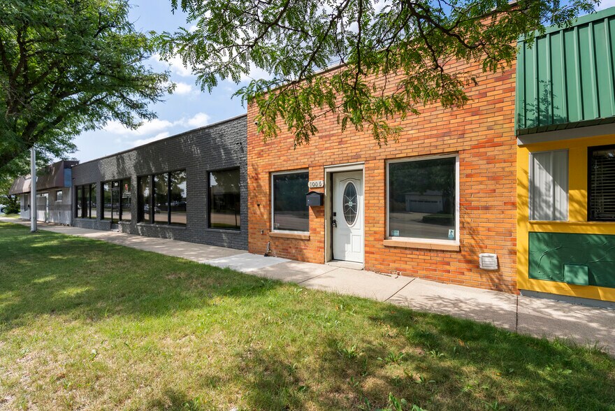 1006 W 14 Mile Rd, Clawson, MI à louer - Photo de l’immeuble – Image 3 sur 21