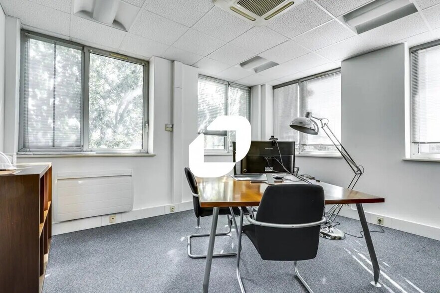 Bureau dans Neuilly-Plaisance à louer - Photo de l’immeuble – Image 2 sur 12