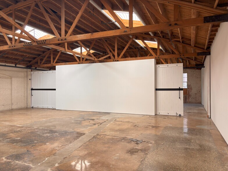 664 S Anderson St, Los Angeles, CA à louer - Photo de l’immeuble – Image 2 sur 5