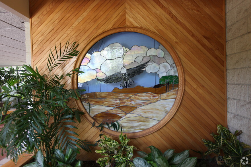 1687 Erringer Rd, Simi Valley, CA à louer - Hall d’entrée – Image 2 sur 5