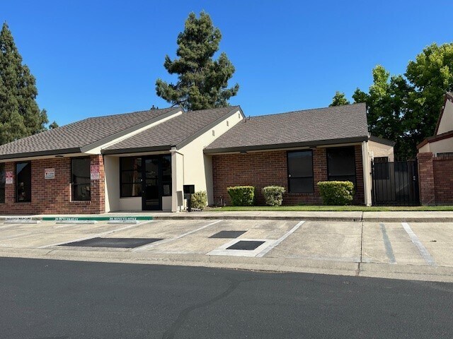 4651 Quail Lakes Dr, Stockton, CA à louer - Photo de l’immeuble – Image 2 sur 28